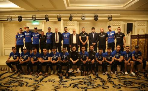 الرجوب يتفقد بعثة نادي هلال القدس قبيل لقائه مع الجيش السوري