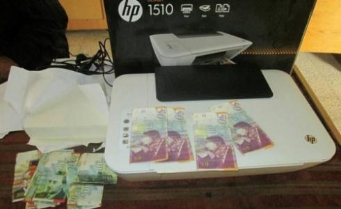 عملات ورقية مزيفة