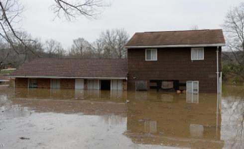 الفيضانات أسفرت عن مقتل العشرات بالولايات المتحدة في ديسمبر الماضي