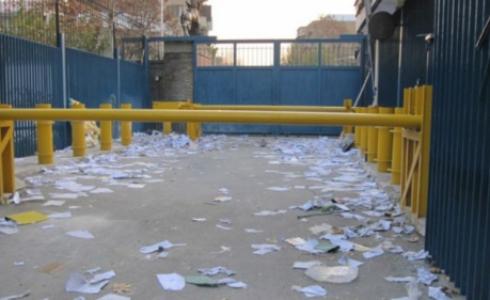 تعرضت السفارة البريطانية في طهران إلى تخريب من قبل محتجين إيرانيين عام 2011