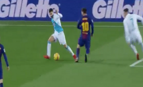 مزدوج من نجمي برشلونة للاعب ديبورتيفو