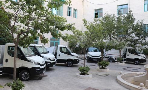 بلدية الخليل توفر خمس مركبات جديدة خاصة بجمع النفايات