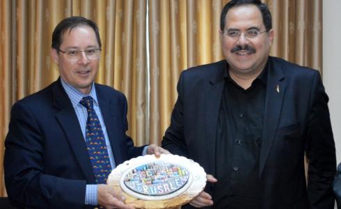 صيدم يكرّم ممثل روسيا 