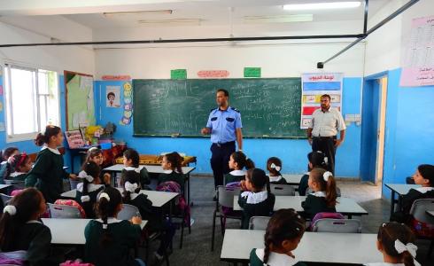 لقاءات توعوية حول الحوادث المرورية في مدرسة أم القرى في غزة