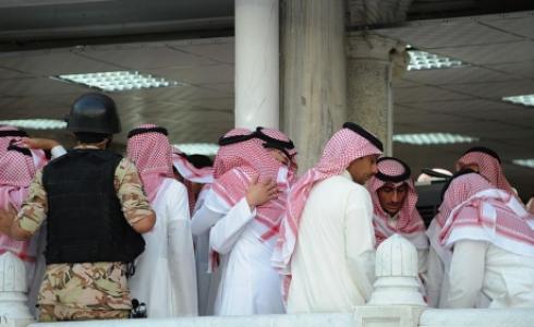 صورة لصلاة الجنازة في جامع الإمام تركي في الرياض (أرشيفية)