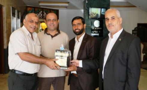 حماس تكرم الإعلاميين الحجاج