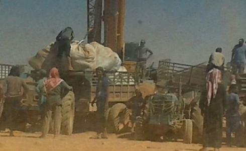 75 ألف لاجئ سوري عالقون قرب الحدود الأردنية يتلقون الغذاء الكافي لمدة شهر واحد