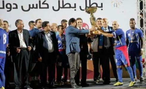 محمد بارود يرفع كأس البطولة