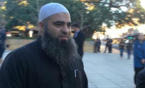 انخرط القدسي في البكاء، قائلا إنه يدرك الآن أنه كان ينتهك القانون