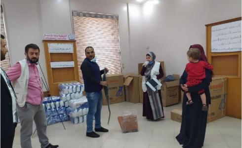جمعية بيتنا توزع أدوات مساعدة على الأسر الأكثر ضعغا شمال غزة