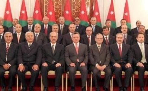 الوزراء الأردنيين متوسطهم الملك عبد الله الثاني - أرشيفية -