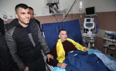 الأسيران الشقيقان منتصر ومهتدي أبو عليا يصلان مجمع فلسطين الطبي عقب الإفراج عنهما مساء اليوم 