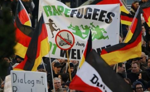 من احتجاجات اليمين المتطرف في ألمانيا إثر اعتداءات المهاجرين واللاجئين الجنسية