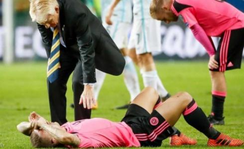 ستراخان يواسي لاعبيه عقب مباراة سلوفينيا