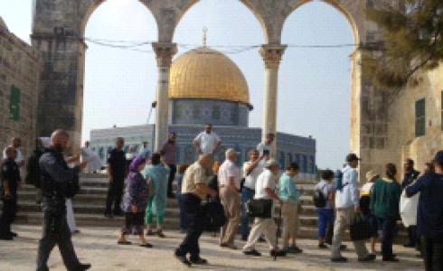 خلال اقتحام المستوطنين لباحات المسجد الأقصى