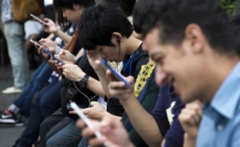 يعمل فريق تطوير اللعبة على إصلاح الثغرات والعيوب 