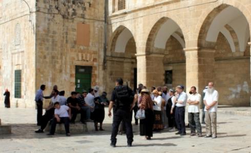 مستوطنون يقتحمون الاقصى