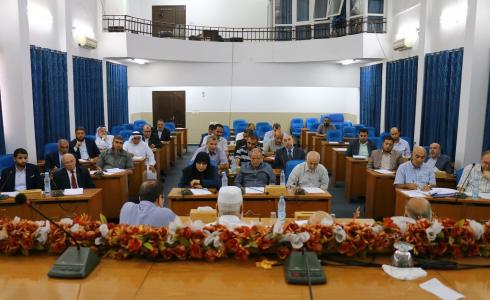 لجنة الداخلية بالتشريعي تعقد ورشة عمل مع الحكم المحلي ورؤساء البلديات