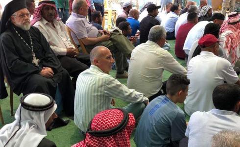 مئات الفلسطينيين يؤدون صلاة الجمعة في الخان الأحمر بالقدس