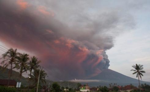 بركان "أغونغ"
