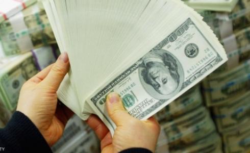 رغم الهبوط الطفيف إلا أن الدولار ظل في أعلى مستوياته في شهرين