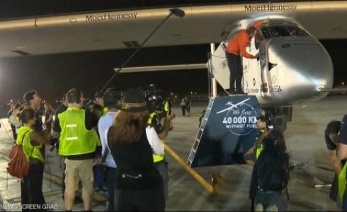 طائرة سولار إمبلس2 في ممطار البطين بأبوظبي