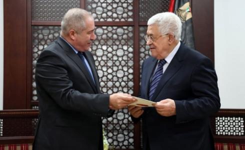 الرئيس عباس اثناء لقاء وزير الخارجية الاردني