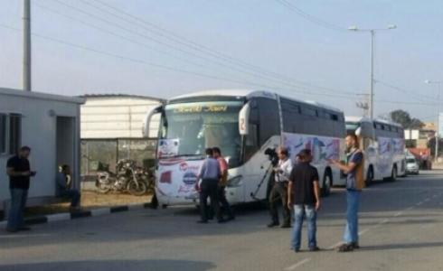 حافلات تقل معلمين