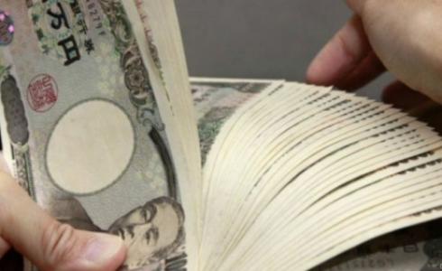 ارتفع سعر صرف الدولار مقابل الين بعد انخفاض لفترة قصيرة