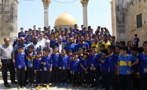 100 لاعب من أطفال غزة يتوجهون للصلاة في القدس