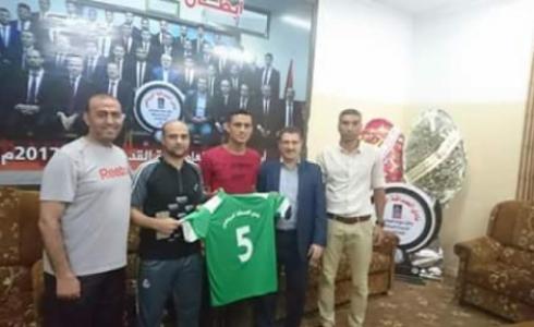 أبو عبيدة يوقع للصداقة