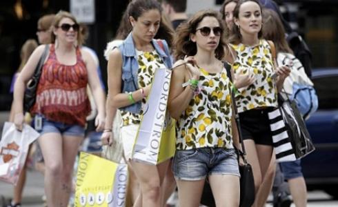 ارتفع إنفاق المستهلك خلال الشهور الثلاثة الثانية من السنة الجارية