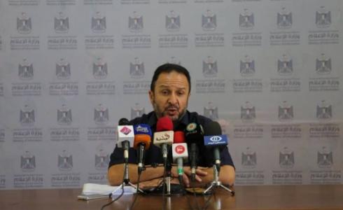 مؤتمر صحفي سابق لرئيس بلدية غزة نزار حجازي