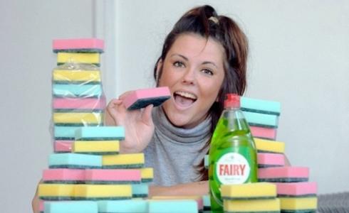 الفتاة المدمنة على أكل الاسفنج