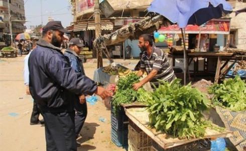 كمية من "الخوخ الفاسد" 