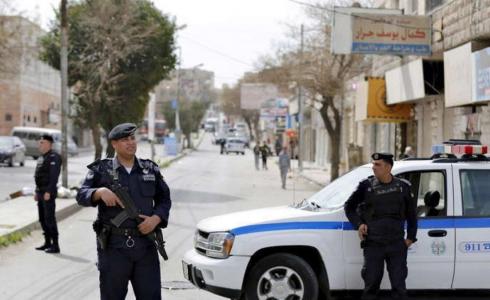 أب أردني يقتل ابنته بالشارع ويشرب الشاي قرب جثتها