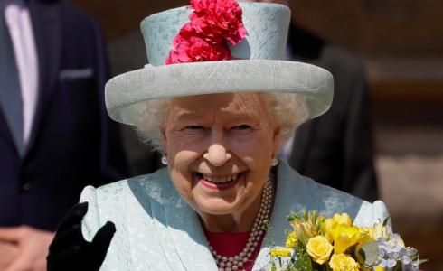 مقابل 60 ألف دولار وظيفة لدى الملكة إليزابيث