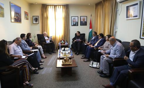 صيدم وأبو شهلا وعوض يبحثون نتائج وتوصيات ورشة العمل حول الشباب