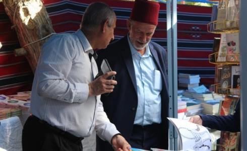 بلدية الخليل تفتتح معرض قراء اليوم قادة المستقبل