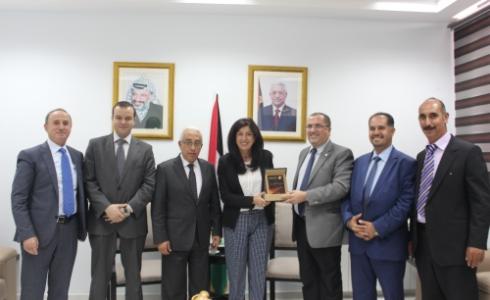 وزيرة الاقتصاد الوطني عبير عودة