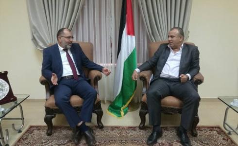 ناصر قطامي و تيسير أبو سنينة.