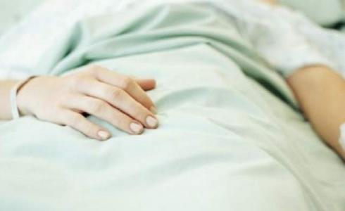 فنانة طريحة الفراش