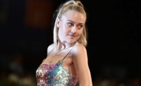 الممثلة داكوتا فاننغ