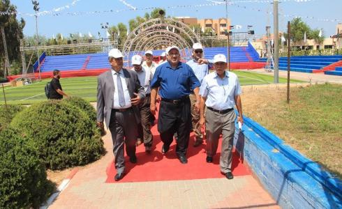 وفد من إدارة جامعة الاقصى يتفقد سير العمل لمكان إقامة حفل التخرج    