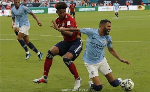  النجم الجزائري رياض محرز المتنقل حديثا إلى صفوف بطل البريميرليج مانشستر سيتي