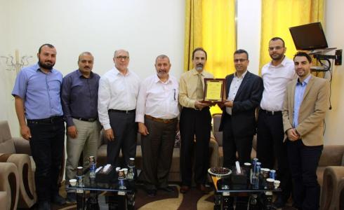 تجمع الأطباء يزور عدة مؤسسات صحية وأكاديمية في قطاع غزة