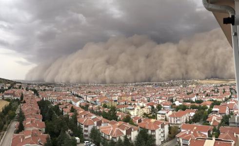 عاصفة رملية قوية تضرب تركيا