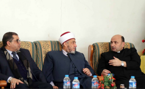 وفد من حماس يهنئ مسيحيي غزة بأعياد الميلاد