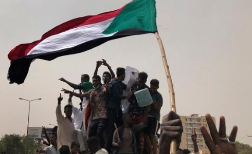 حمدوك يحدد موعد استئناف الدراسة في المدارس والجامعات