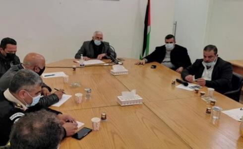 محافظ بيت لحم خلال اجتماع اللجنة الوبائية